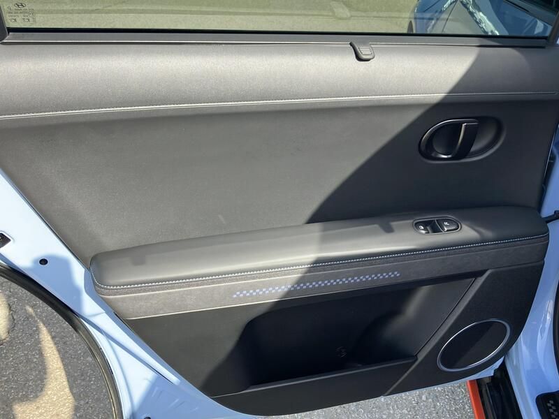 Hyundai Ioniq Electric • 2024 • 20,256 km 25