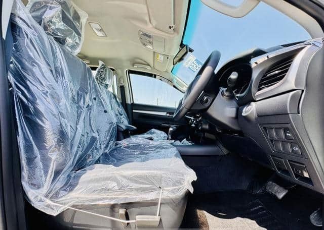 Toyota Hilux • 2024 • 25,000 km 5