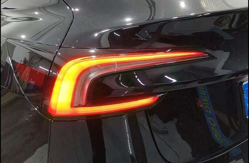 Tesla Model 3 • 2024 • 26,061 km 8