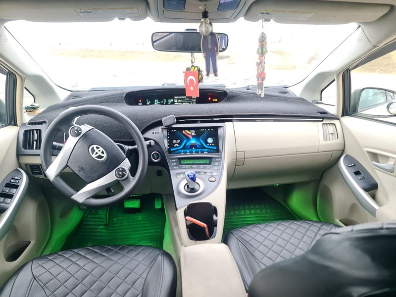 Toyota Prius • 2010 • 245,000 km 13