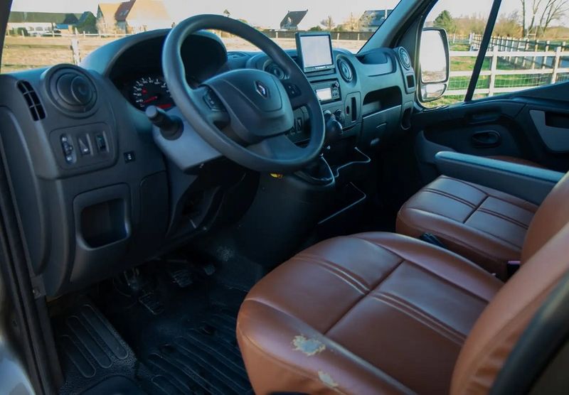 Renault Master • 2019 • 63,200 km 12