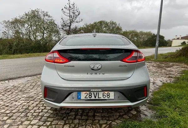 Hyundai Ioniq Electric • 2018 • 75,000 km 2