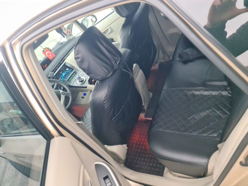 Toyota Prius • 2010 • 245,000 km 5