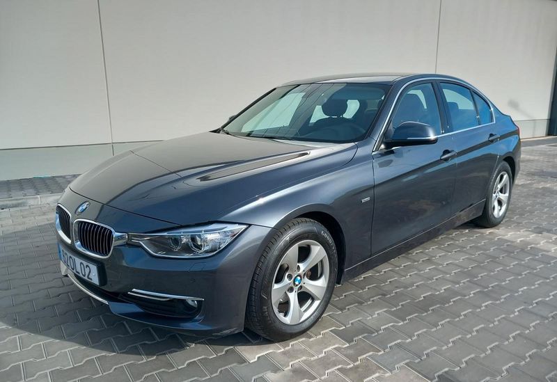 BMW 328i • 2010 • 120,000 km 1