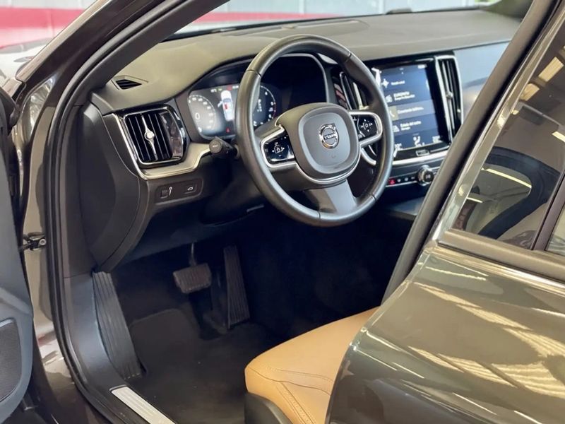 Volvo V60 • 2019 • 92,000 km 7