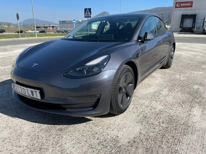Tesla Model 3 • 2022 • 85,000 km 1