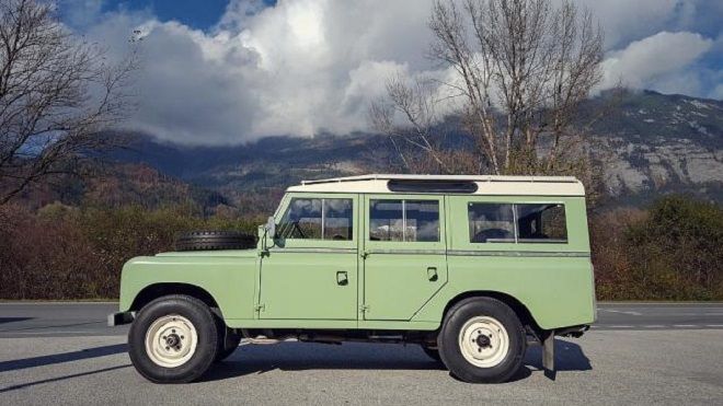 Land Rover Defender • 1971 • 118,000 km 3