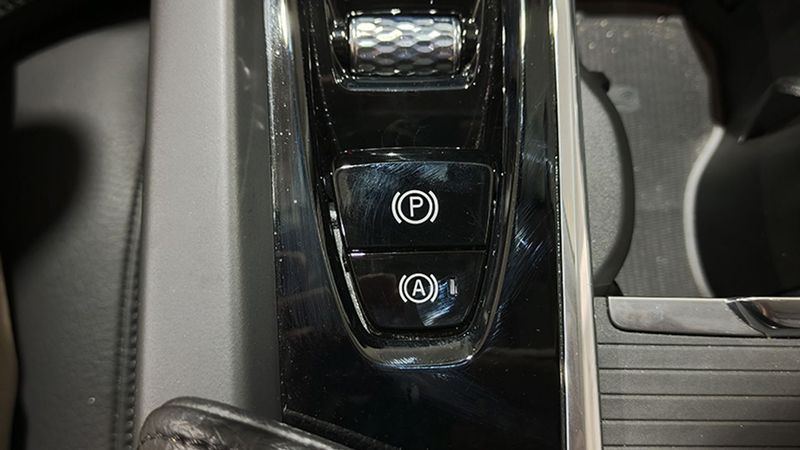 Volvo XC60 • 2020 • 49,138 km 25