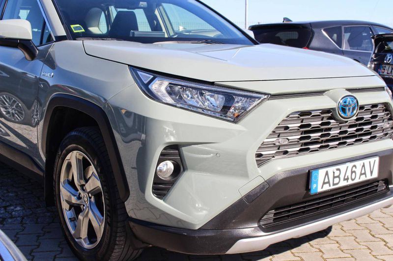 Toyota RAV4 • 2020 • 120,000 km 3