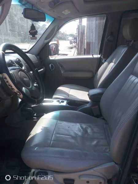 Jeep Liberty • 2006 • 127,384 km 3