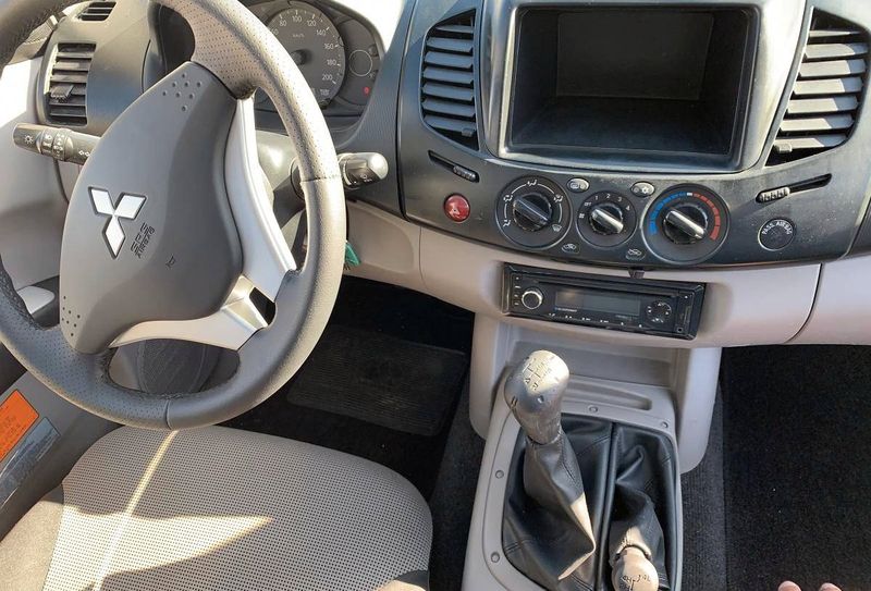 Mitsubishi L200 Pick up • 2015 • 120,000 km 3