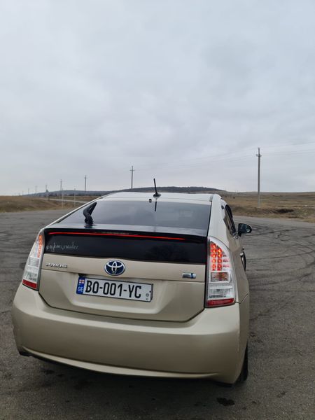 Toyota Prius • 2010 • 245,000 km 3