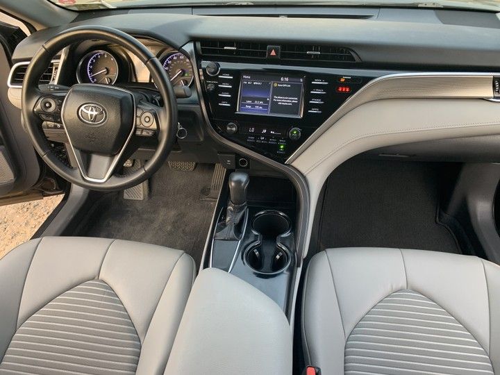 Toyota Camry • 2017 • 2 km 3