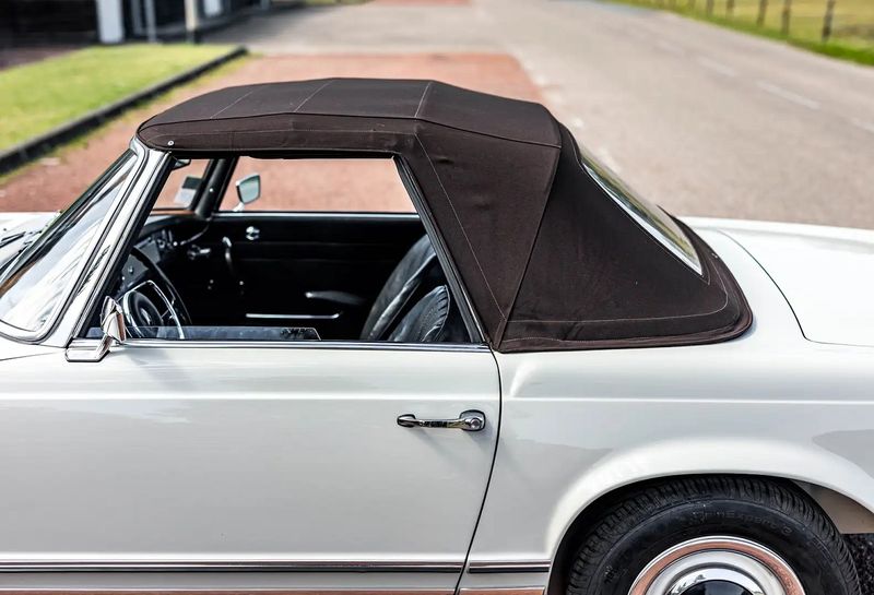 Mercedes-Benz SL • 1965 • 45,000 km 8