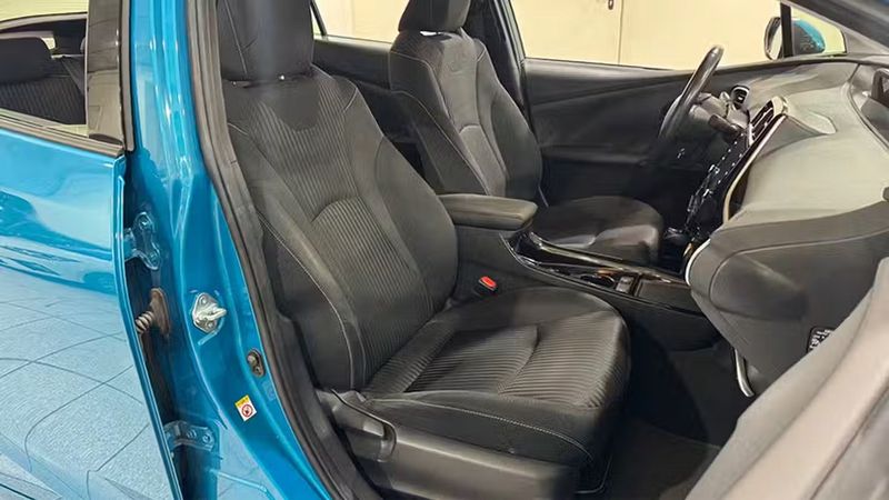 Toyota Prius Plug-in • 2021 • 72,559 km 8