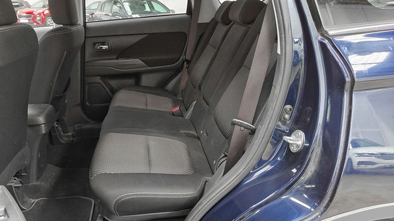 Mitsubishi Outlander • 2017 • 142,208 km 4