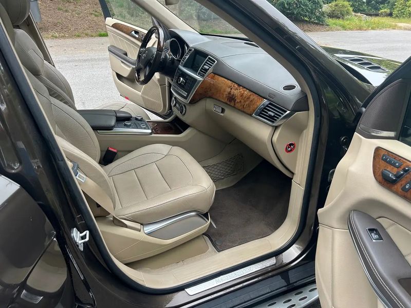 Mercedes-Benz GL-Class • 2015 • 115,000 km 4