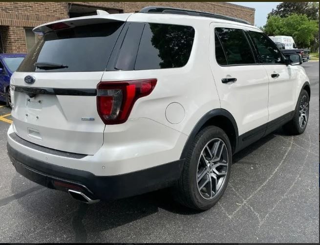 Ford Explorer • 2016 • 135,000 km 3