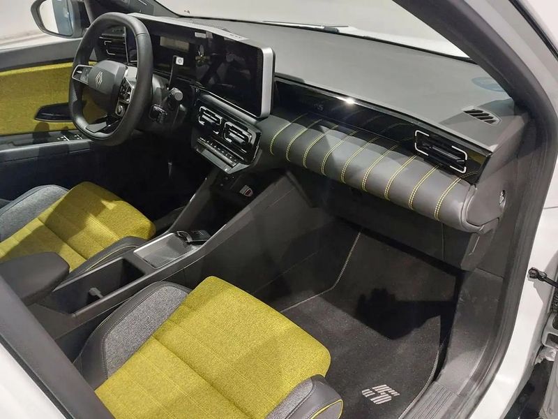 Renault 10 • 2024 • 1,222 km 6