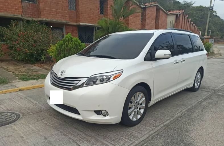 Toyota Sienna • 2015 • 100,000 km 1