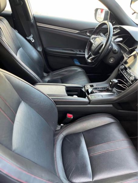 Honda Civic • 2019 • 55,000 km 3