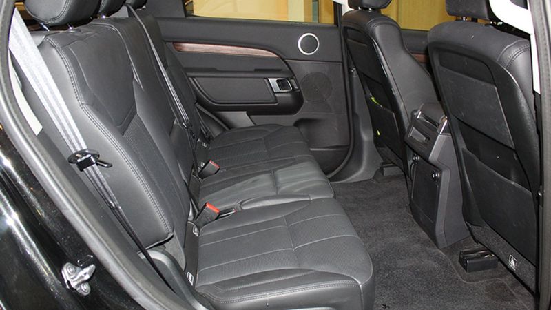 Land Rover Discovery • 2018 • 66,945 km 12