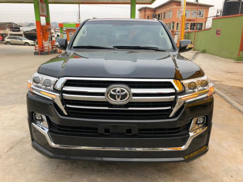 Toyota Land Cruiser • 2013 • 21 km 1