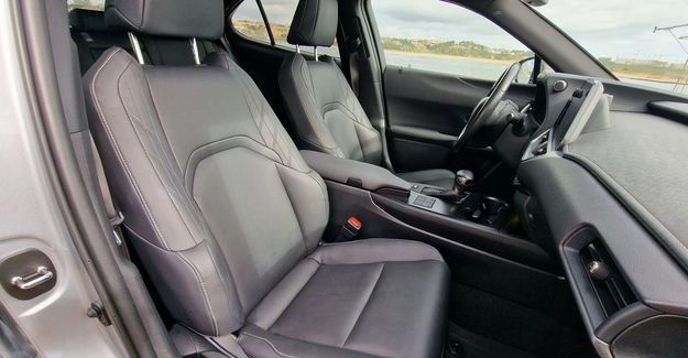 Lexus UX • 2022 • 44,000 km 12