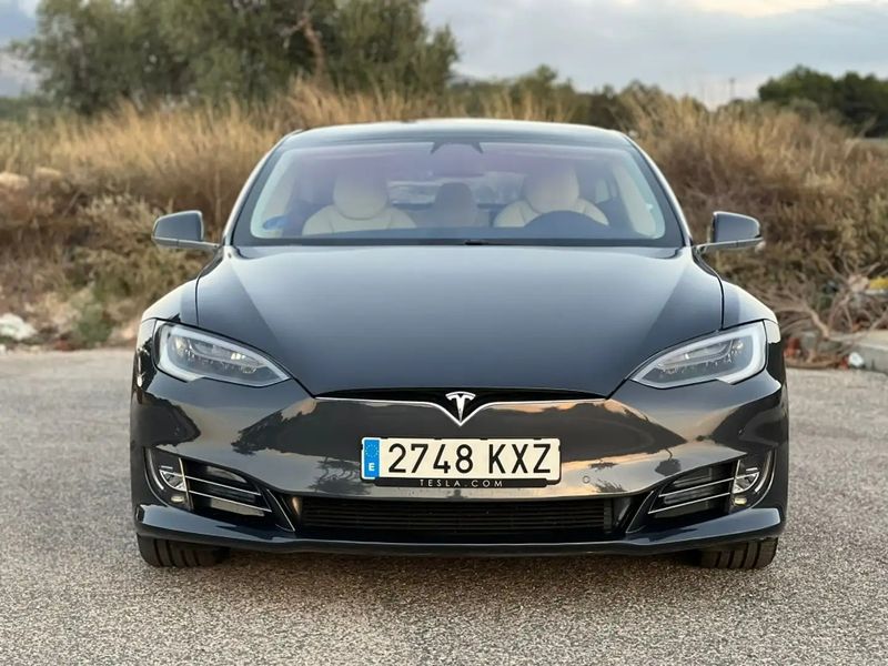 Tesla Model S • 2019 • 50,960 km 3