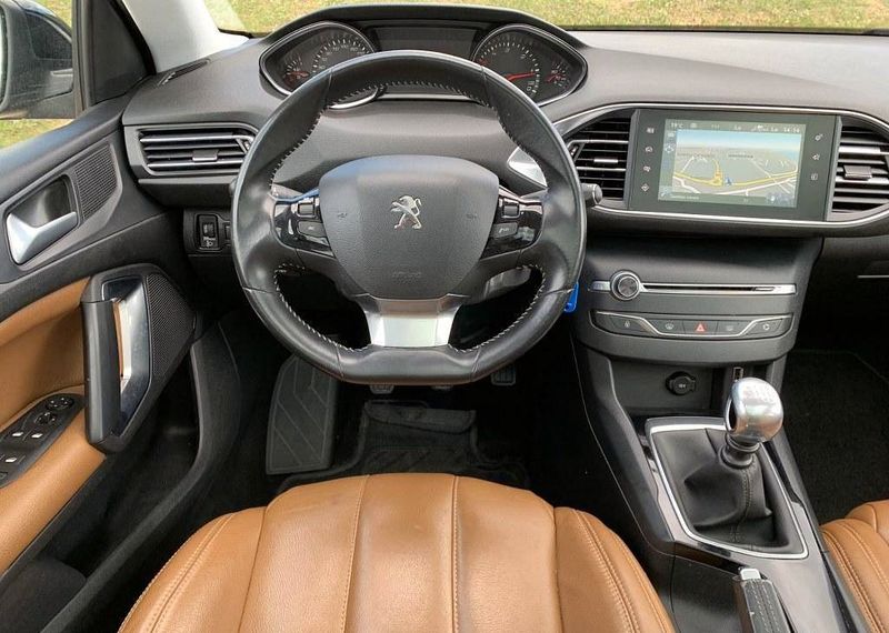 Peugeot 308 • 2013 • 241,999 km 2
