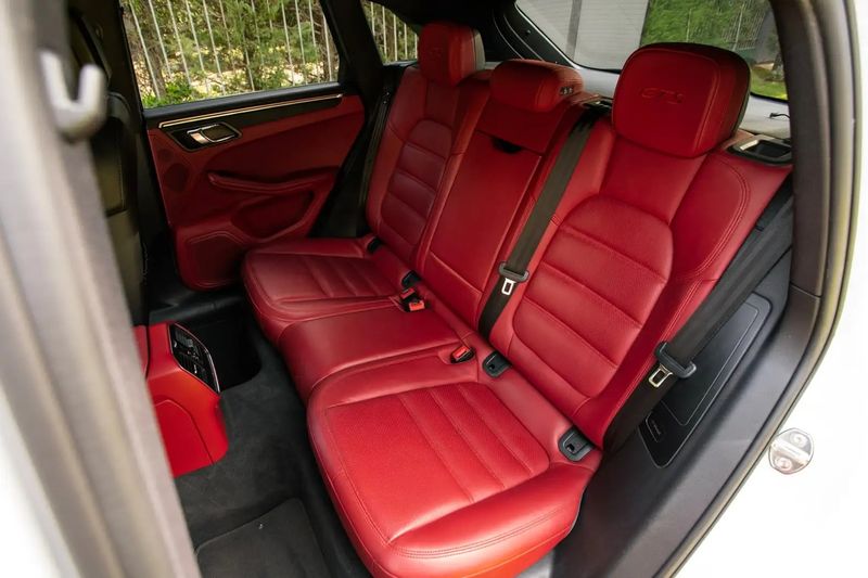 Porsche Macan • 2016 • 93,000 km 10