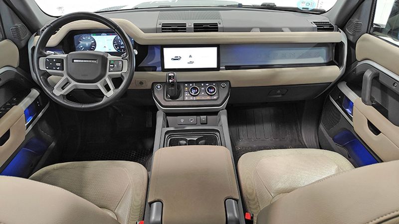 Land Rover Defender • 2020 • 70,093 km 2