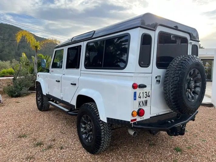 Land Rover Defender • 2014 • 98,000 km 2