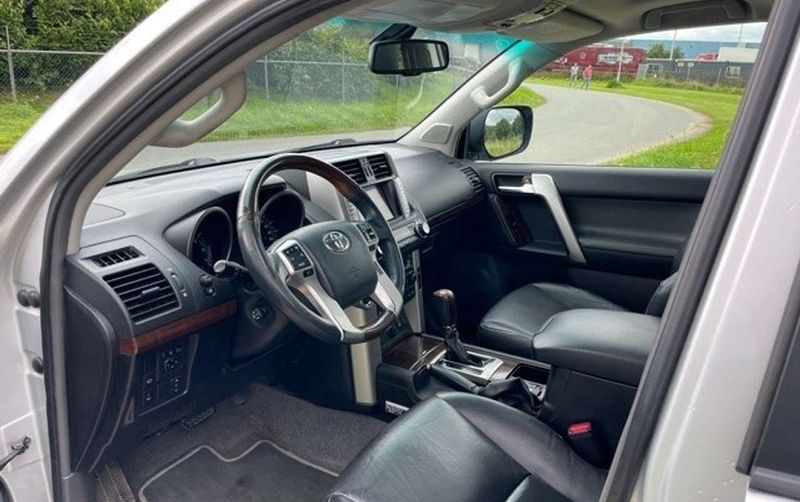 Toyota Land Cruiser • 2010 • 123,500 km 9