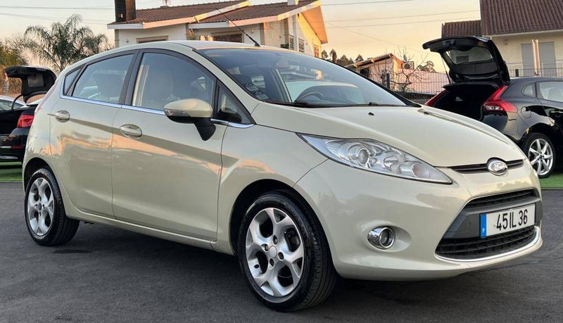Ford Fiesta • 2009 • 194,000 km 4