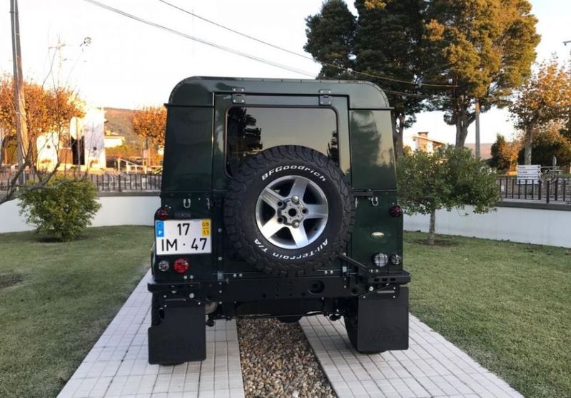 Land Rover Defender • 2009 • 73,000 km 4
