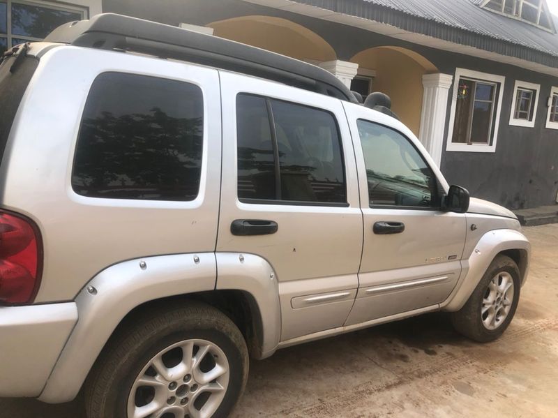 Jeep Liberty • 2004 • 240 km 6