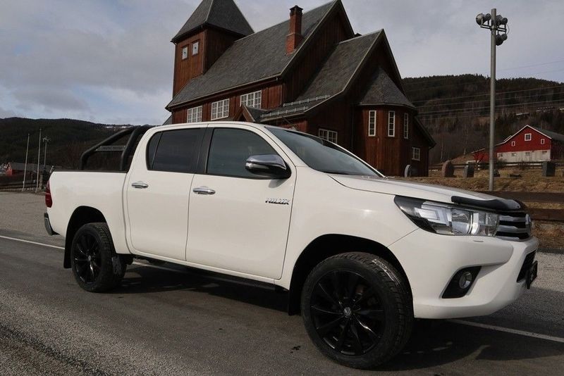 Toyota Hilux • 2015 • 71,468 km 1