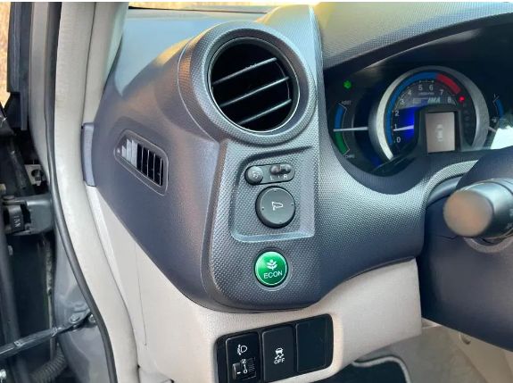 Honda Insight • 2010 • 83,148 km 2