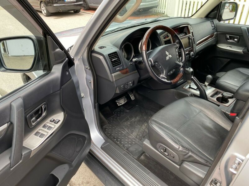 Mitsubishi Pajero • 2016 • 112,556 km 12