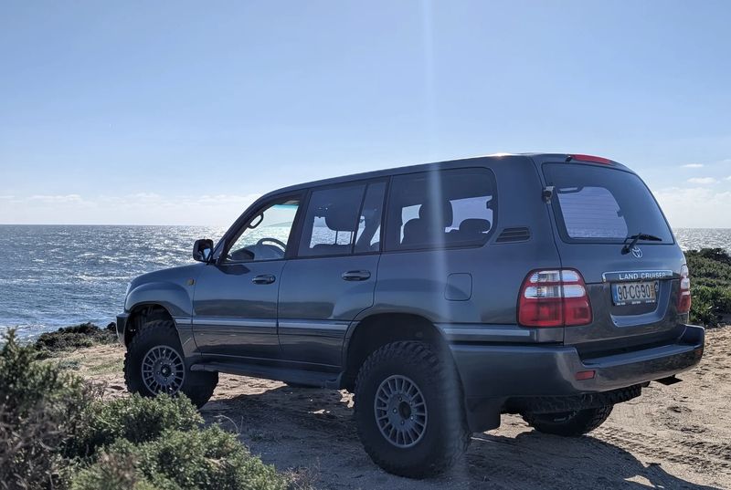 Toyota Land Cruiser • 2005 • 140,000 km 3