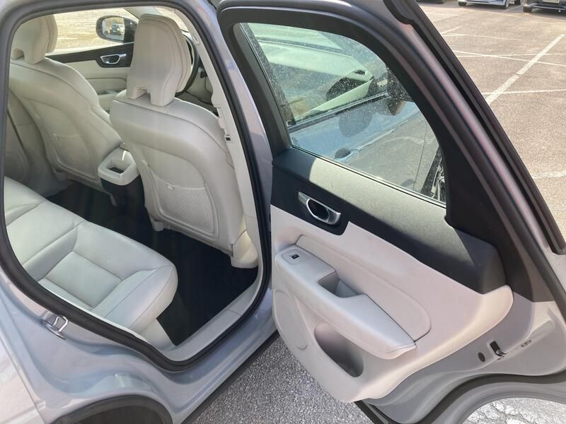 Volvo XC60 • 2024 • 12,819 km 25