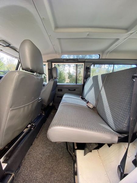 Land Rover Defender • 2000 • 241,000 km 7