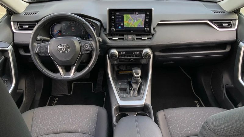 Toyota RAV4 • 2019 • 68,600 km 8
