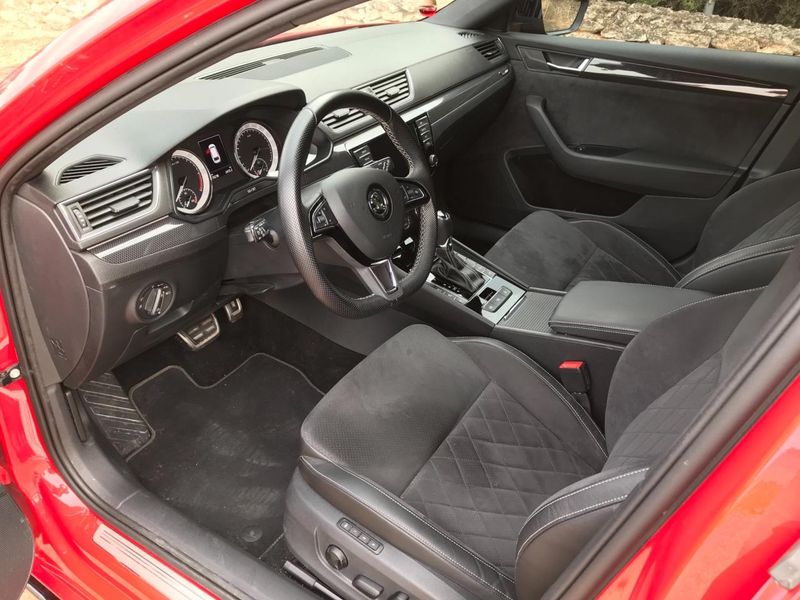 Škoda Superb Combi • 2017 • 132,000 km 4