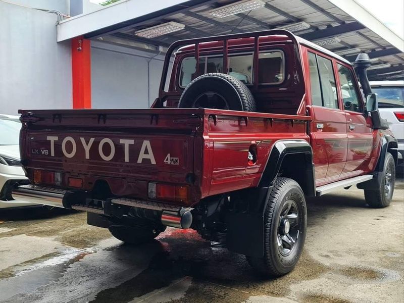 Toyota Land Cruiser • 2020 • 50,000 km 2