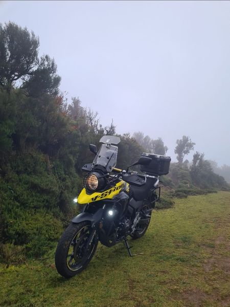 Suzuki vstorm • 2018 • 23,000 km 2