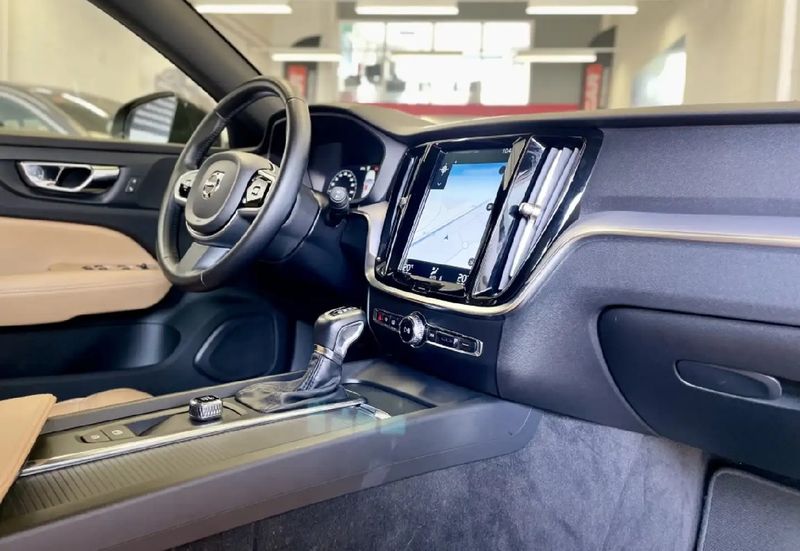 Volvo V60 • 2019 • 92,000 km 14