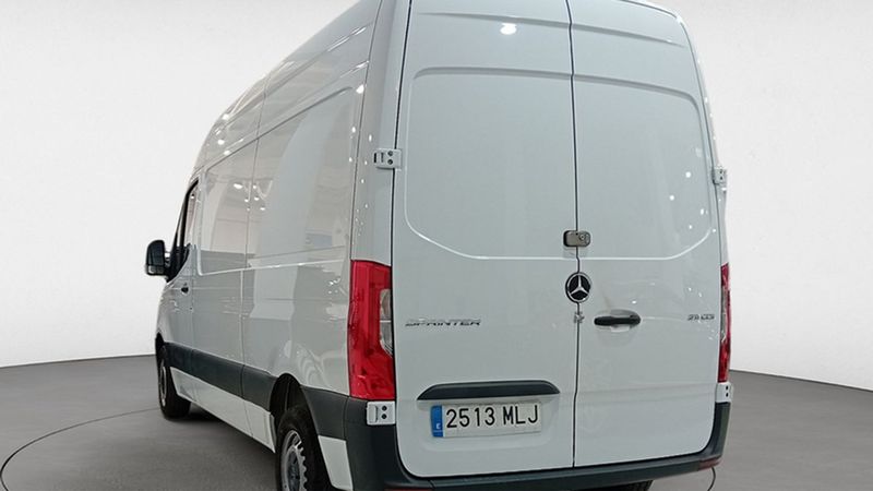 Mercedes-Benz Sprinter • 2023 • 9,000 km 3