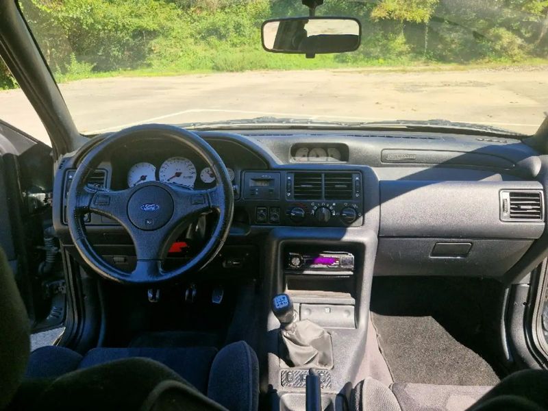 Ford Escort • 1993 • 130,000 km 4